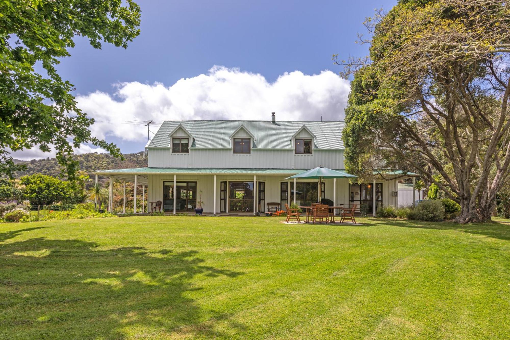 Jacaranda Lodge Coromandel Exterior photo